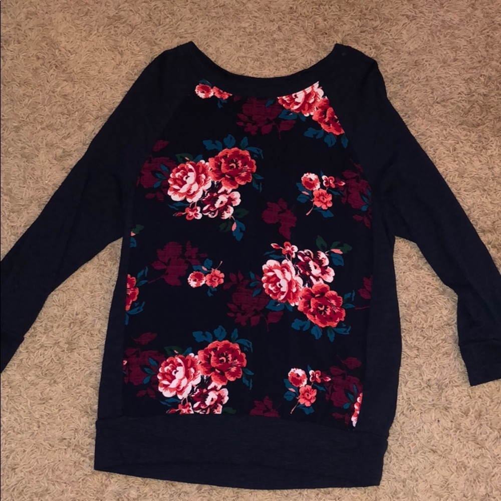 Gap Factory Navy Blue floral ¾ sleeve top. Medium